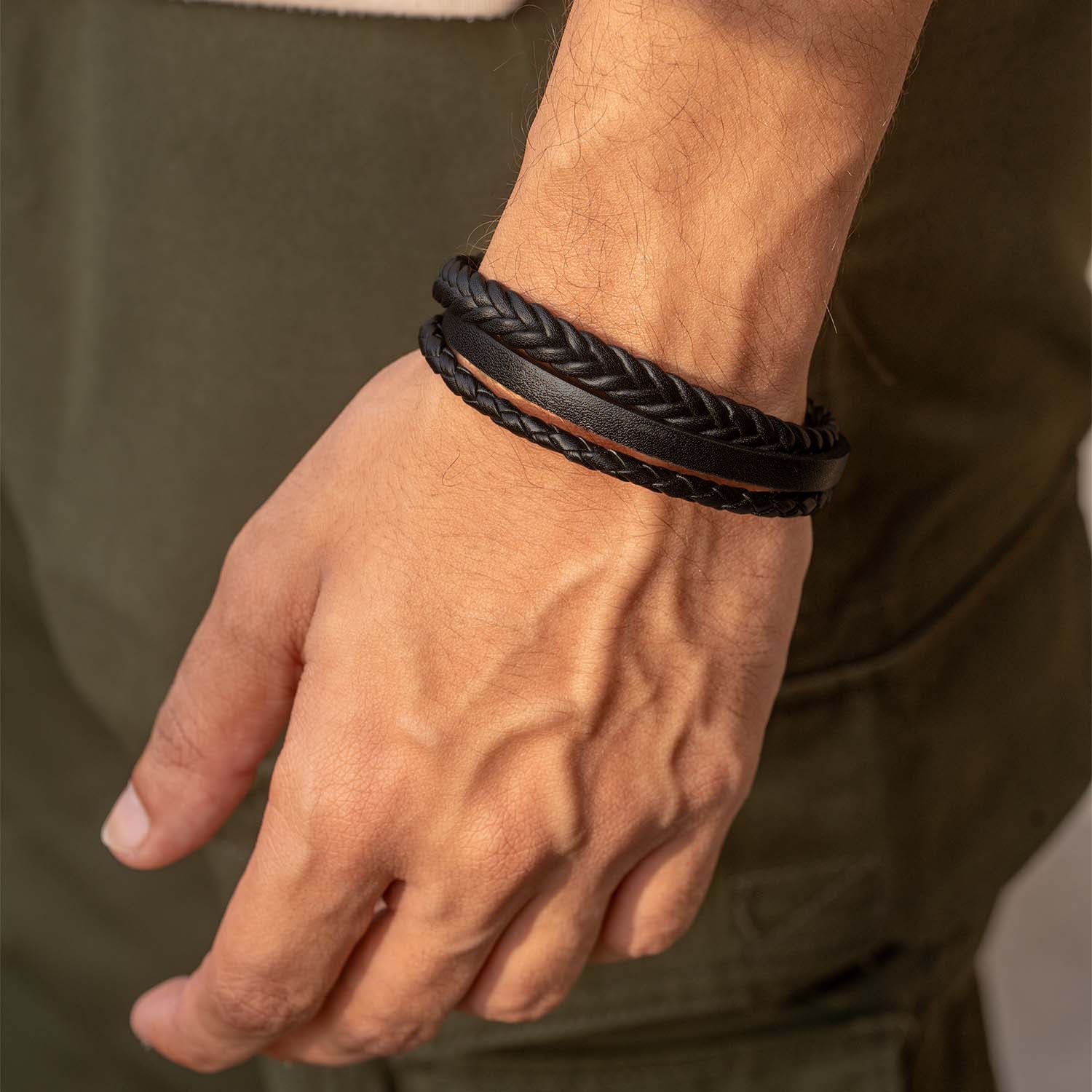 Rogue Textured NeoLeather Bracelet with MagSlide Black