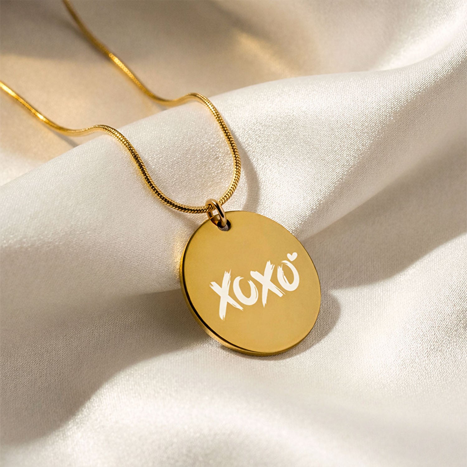 XOXO Circle Necklace Rose Gold