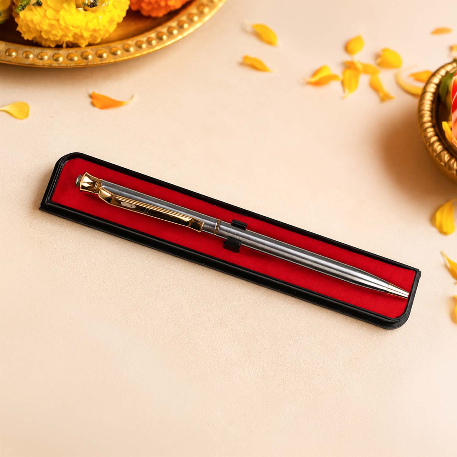 Hamper Personalized Hanuman Gada Pure Silver Plated Rakhi