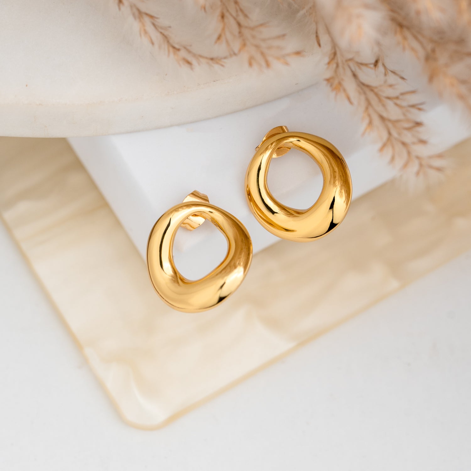 Alice Round 18K Gold Stud Earrings