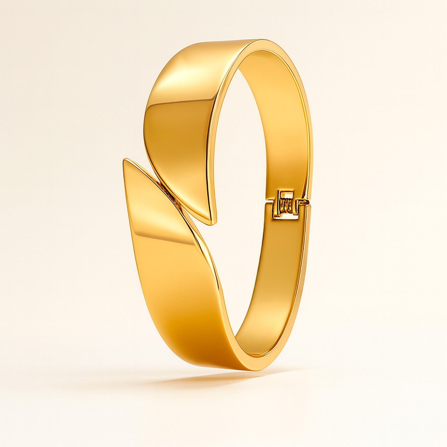 Aurum Wave 18k Gold Statement Openable Bracelet