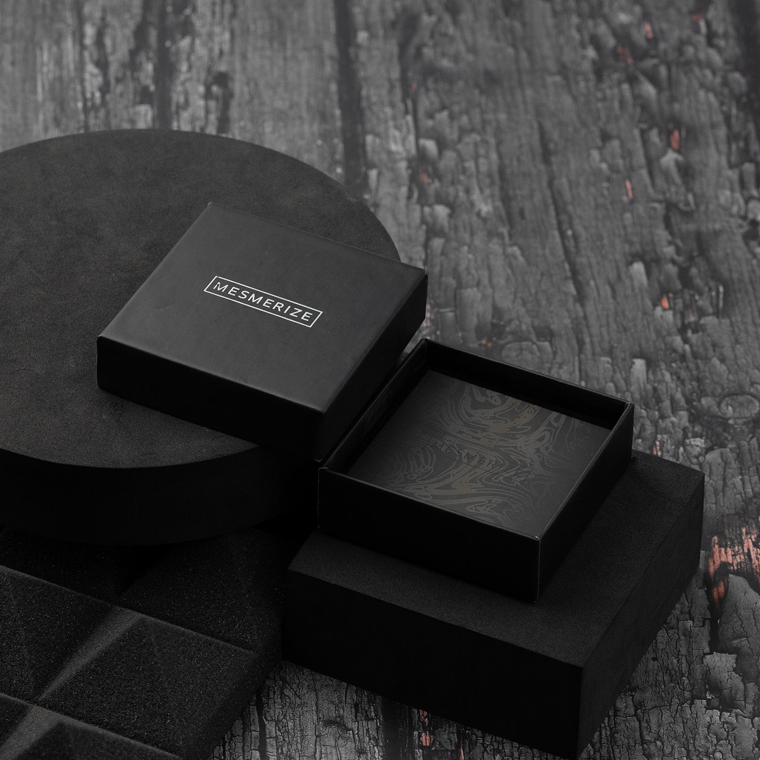Silver Noir Band Ring