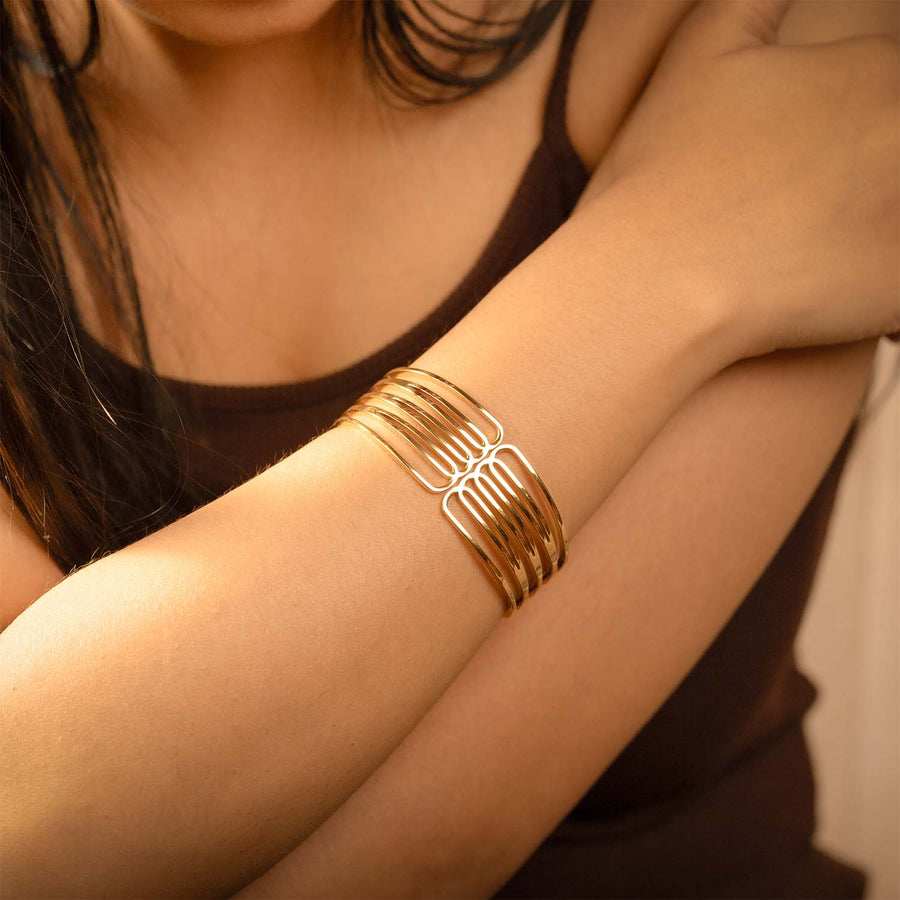 Orla Wave Infinite Loop 18K Gold Statement Openable Bracelet